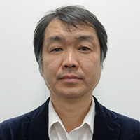 根本 健二 氏